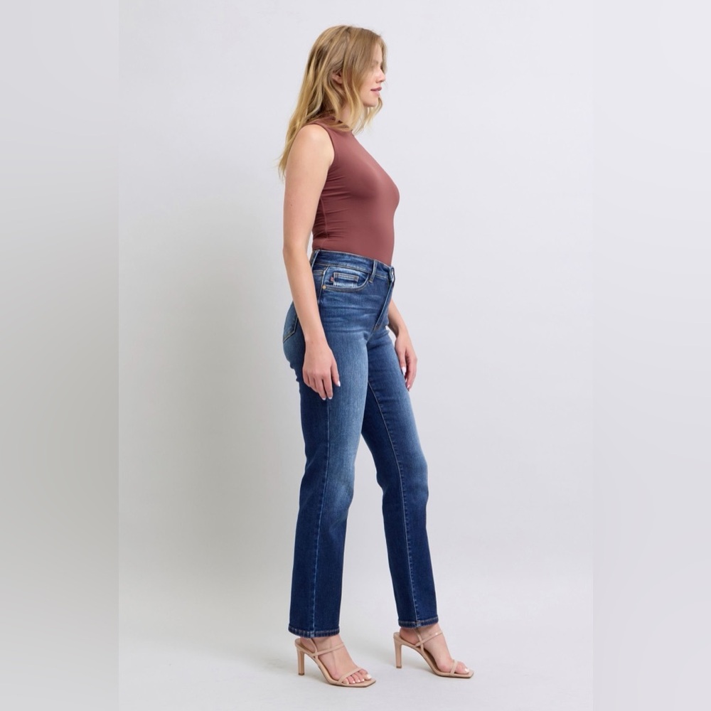 Judy Blue Medium Washed Straight Leg Jeans with Pockets - Picture 7 of 10